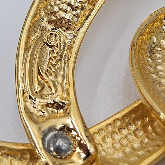 Vintage Two Tone Goldtone Metal Curlicue Swirl Rib Ribbon Brooch - Picture 6 of 7